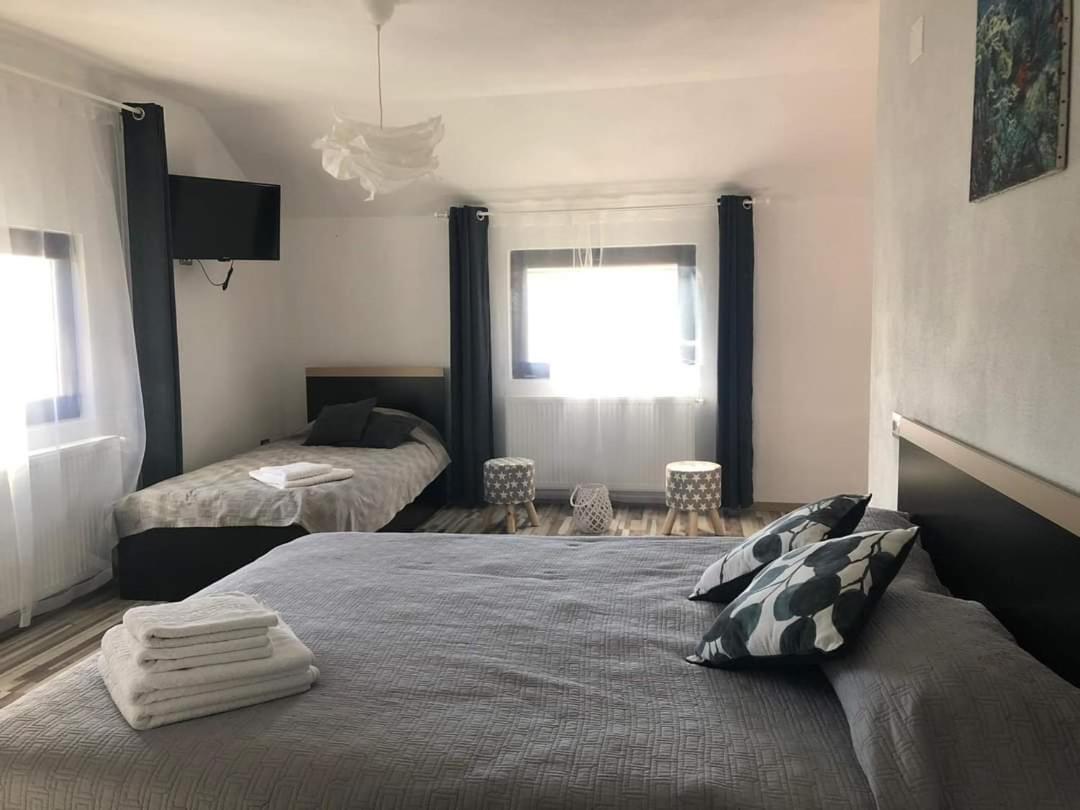 Camere De Inchiriat Livada Cu Meri Capatineni-Ungureni Экстерьер фото